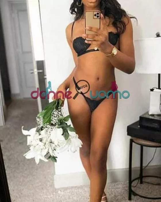 escort.it - BELLISSIMA DONNA CON TERZA GAMBA DURA E CARICA.... DISPONIBILE ANCHE PER LA TUA PRIMA ESPERIENZA....