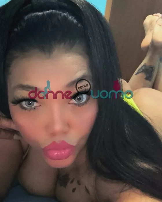 escort.it - LAURA BELLISSIMA COLOMBIANA PIOGGIA DORATA STRAP-ON GIOCHI EROTICI