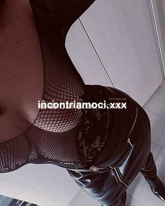 escort.it - Dea oscura e seduttiva - la tua Padrona ti aspetta per sottometterti