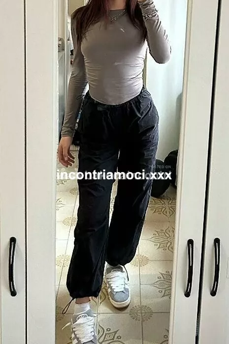 escort.it - Giovane ragazza italiana di 21 anni disponibile x incontri previa prenotazione di 5 3uro su PayPaI o tramite bonifico per evitare perditempo. Contatta