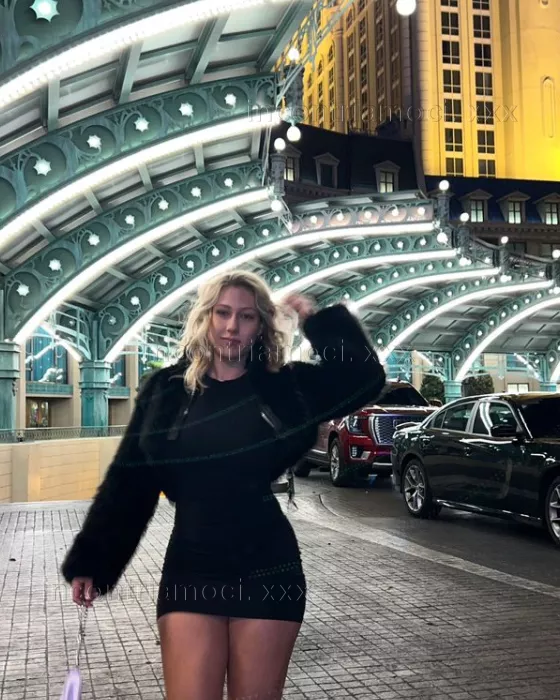 Donna a Nuoro - Foto 1 - massaggi a 37,  sardegna