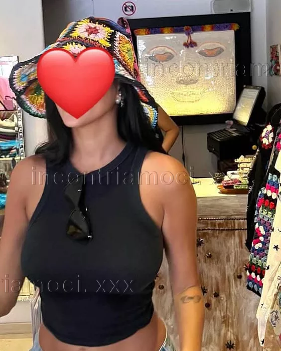 escort.it - Vieni a rompere la mia piccola figa